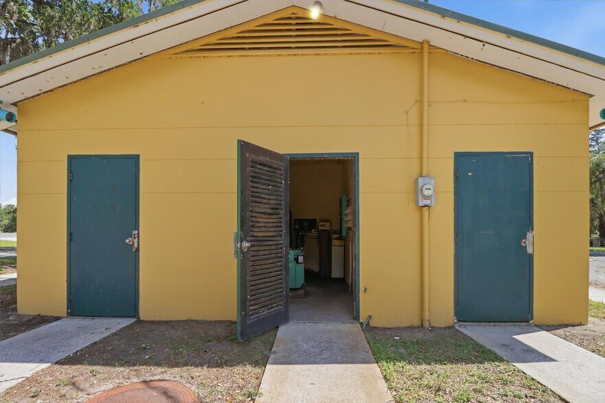 More Photos Of 18150 SE 72 Ave, Inglis Office For Sale