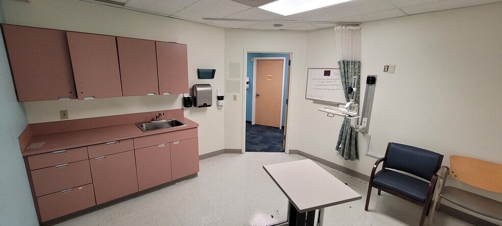 More Photos Of 11709 Lorain Ave, Cleveland Medical For Lease
