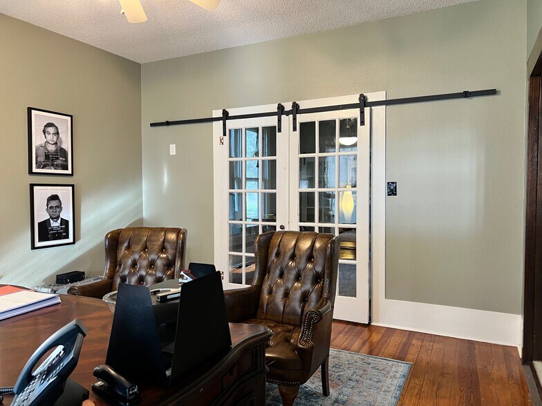 More Photos Of 306 N Austin St, Comanche Office For Sale