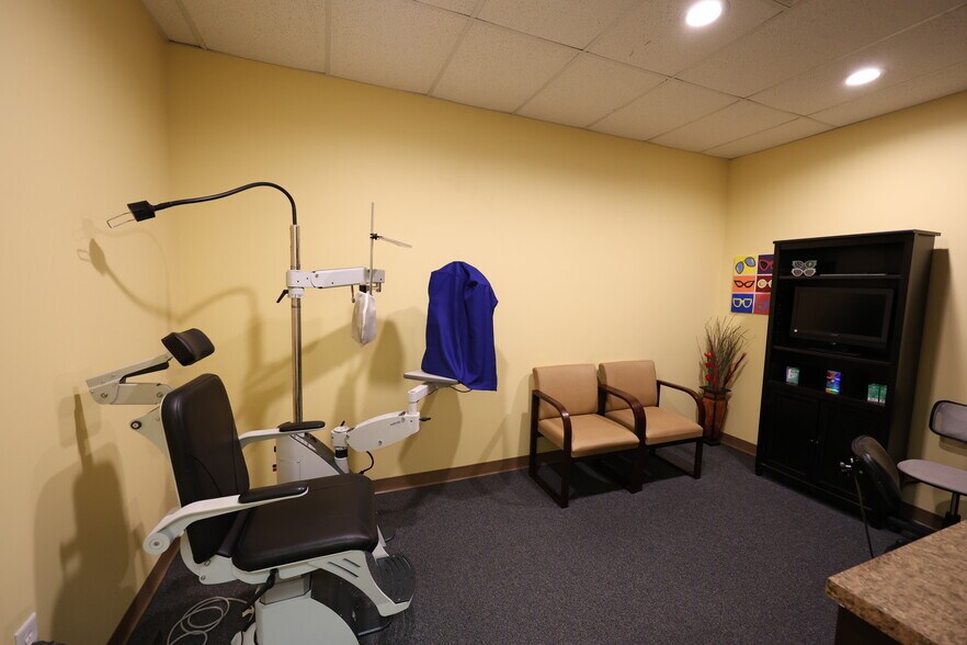 More Photos Of 1010 W Main St, Jacksonville Health Club For Sale