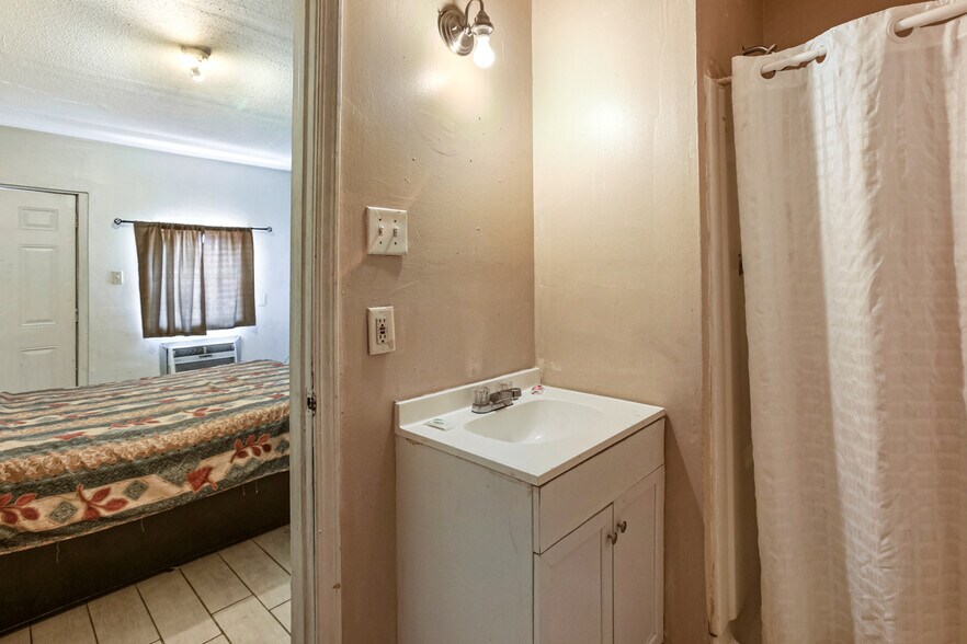 More Photos Of 7418 Chef Menteur Hwy, New Orleans Hotel For Sale