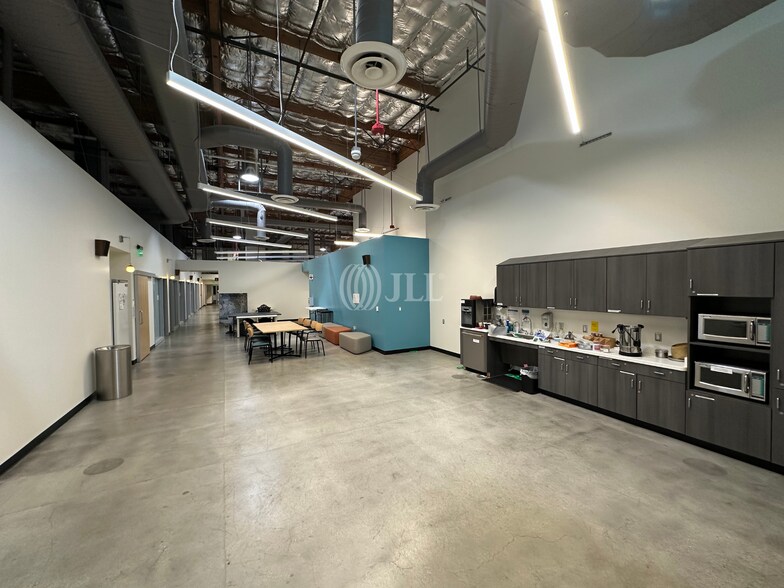 More Photos Of 10947-10953 Pendleton St, Sun Valley Warehouse For Lease