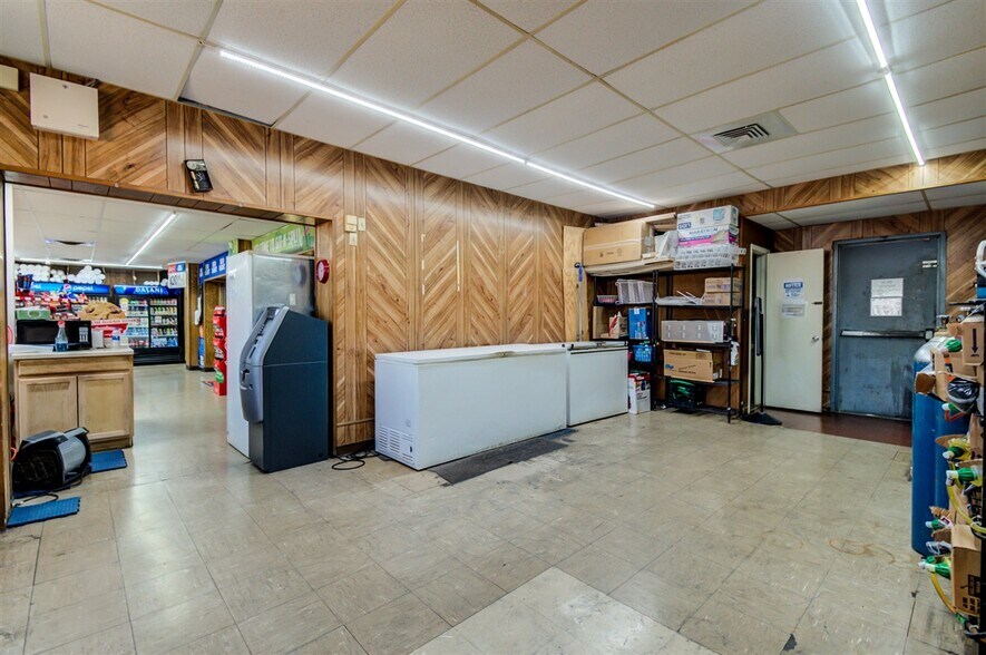 More Photos Of 1705 SW Frank Phillips Blvd, Bartlesville Service Station For Sale