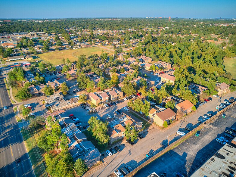Primary Photo Of 1900 N Rockwell Ave, Bethany Apartments For Sale