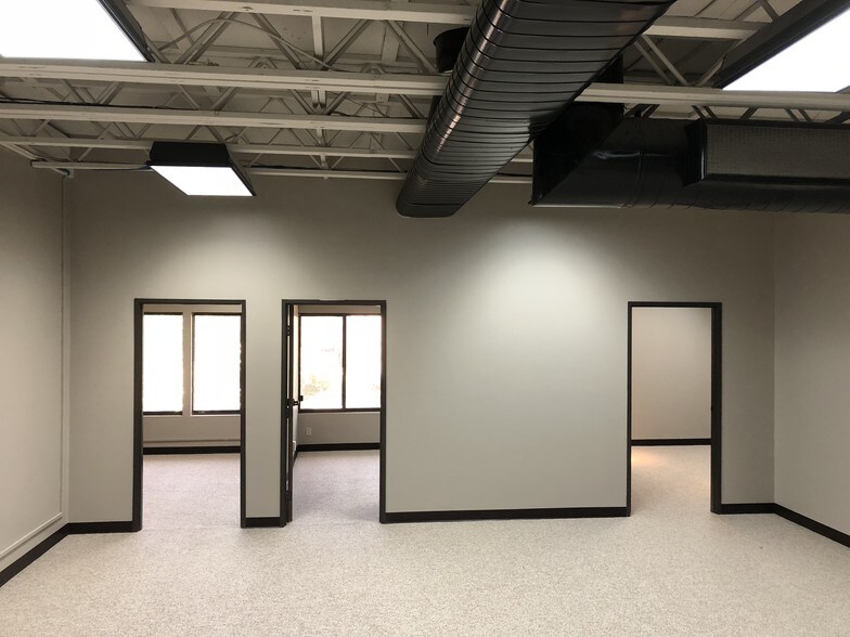 More Photos Of 330 N Wood Rd, Camarillo Warehouse For Lease