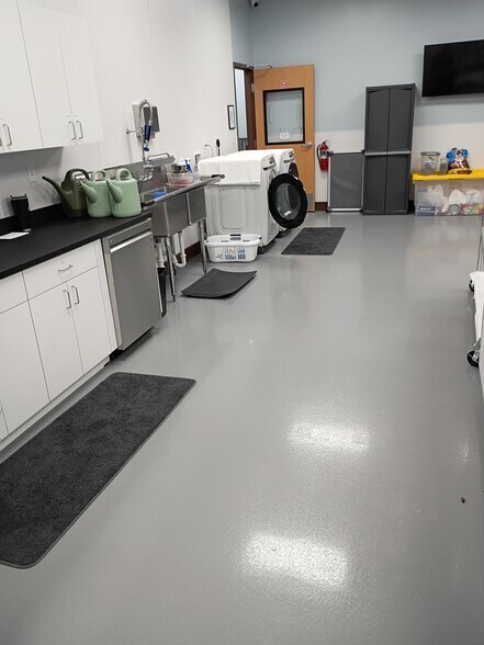 More Photos Of 13214 38th St N, Clearwater Warehouse For Sale