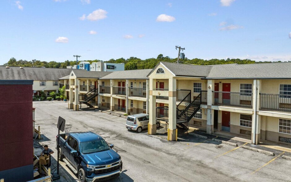 More Photos Of 419 S George Nigh Expy, Mcalester Hotel For Sale