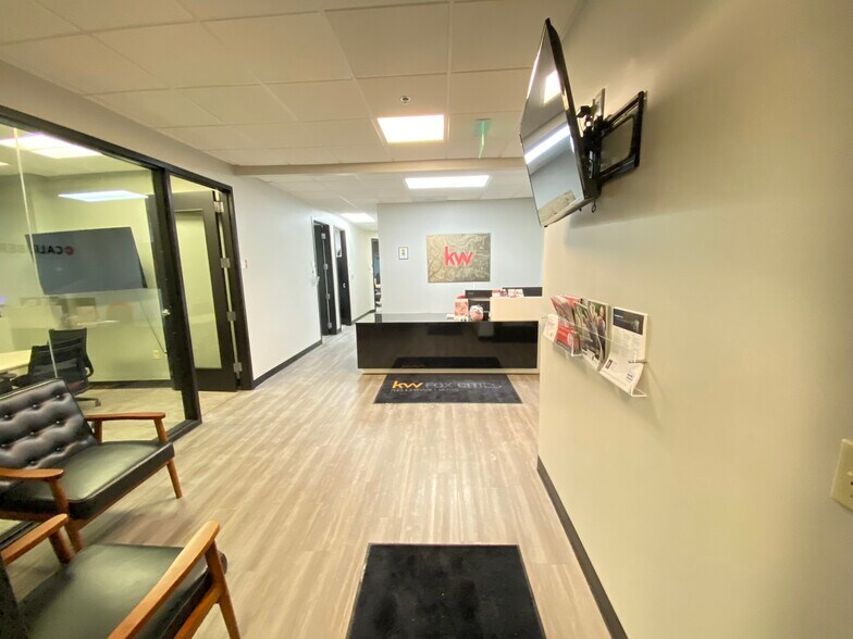 More Photos Of 517 N Westhill Blvd, Appleton Freestanding For Lease