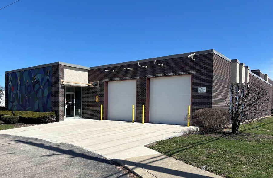 More Photos Of 5900 Howard St, Skokie Warehouse For Lease