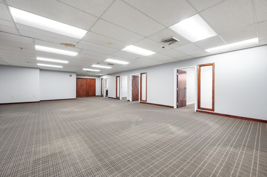 More Photos Of 55 Accord Park Dr, Rockland Office For Sale