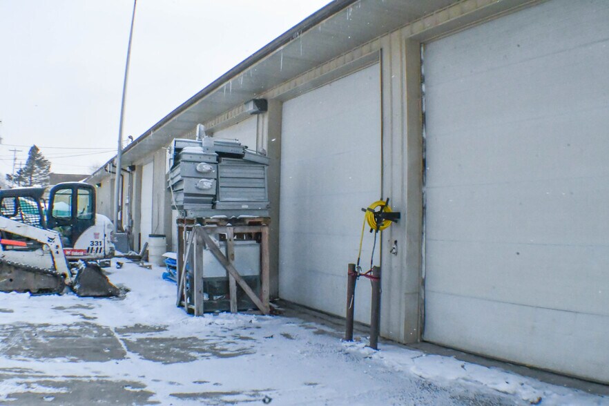 More Photos Of 3000 S 1st St, Clinton Manufacturing For Sale