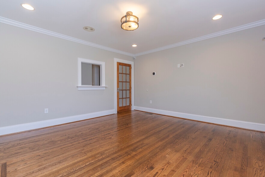 More Photos Of 2006 N Main St, Anderson Office For Sale