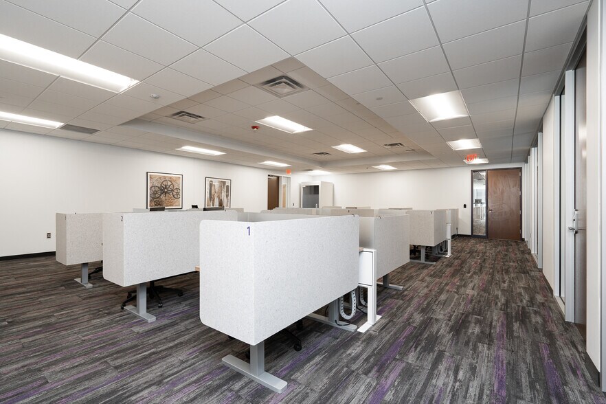 More Photos Of 2685 Vikings Cir, Eagan Office For Lease