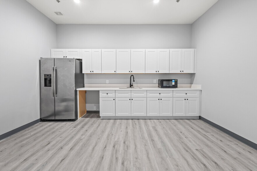 More Photos Of 800 N Plano Rd, Richardson Medical For Lease