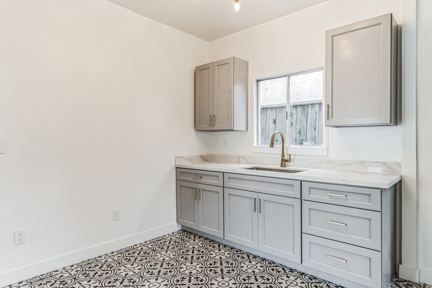 More Photos Of 1921 Dwight Way, Berkeley Apartments For Sale