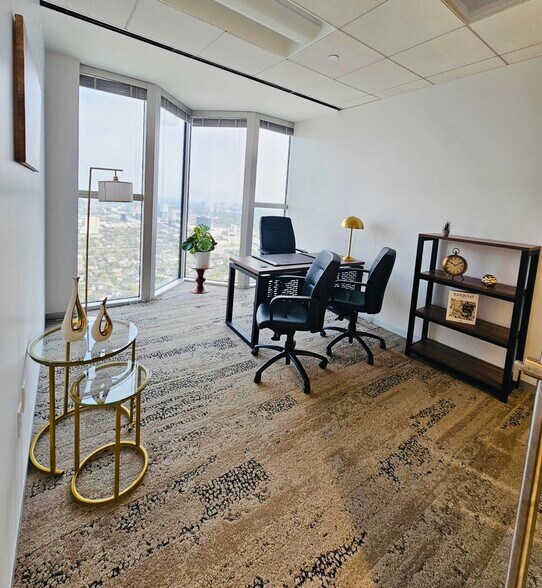 More Photos Of 2800 Post Oak Blvd, Houston Coworking Space