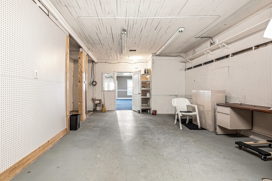 More Photos Of 410 Grayson Pky, Grayson Storefront For Sale