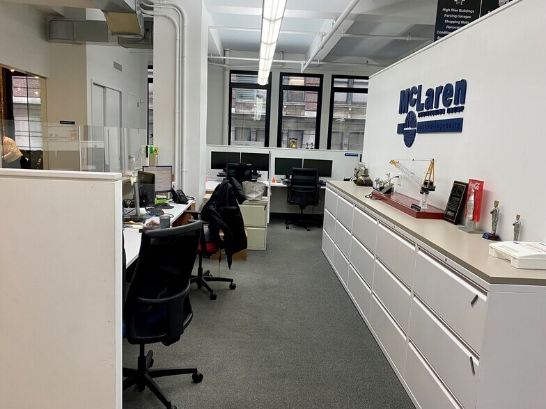 More Photos Of 131 W 35th St, New York Office For Sale