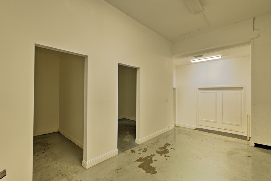 More Photos Of 7172 Melrose Ave, Los Angeles Storefront For Sale