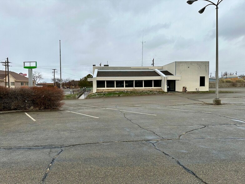 More Photos Of 1005 W 4th St, Winnemucca Bank For Sale