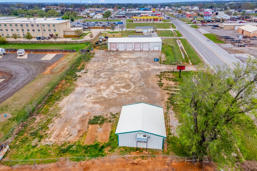 More Photos Of 403 Linwood Plz, Lindsay Warehouse For Sale