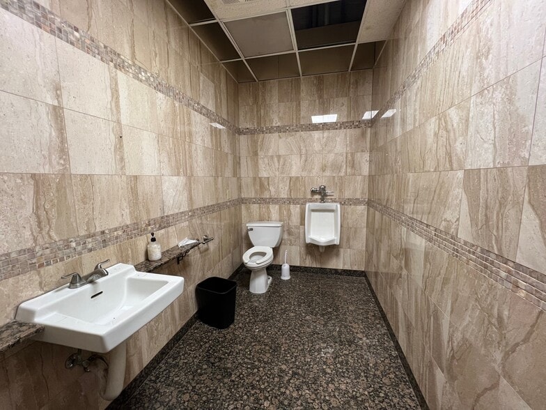 More Photos Of 224 Stockton St, Phillipsburg Showroom For Lease