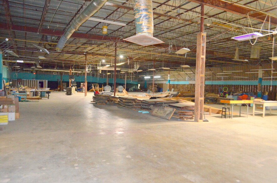 More Photos Of 2010 Stateline Rd W, Southaven Schools For Lease