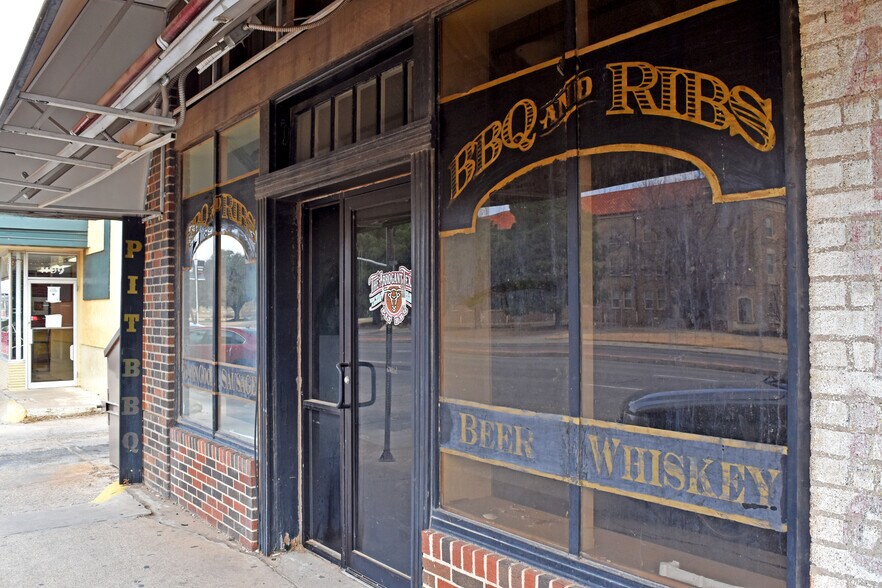 More Photos Of 1111-1113 University Ave, Lubbock Freestanding For Lease