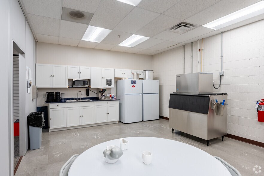 More Photos Of 2727 Franklin Rd SW, Roanoke Medical For Lease