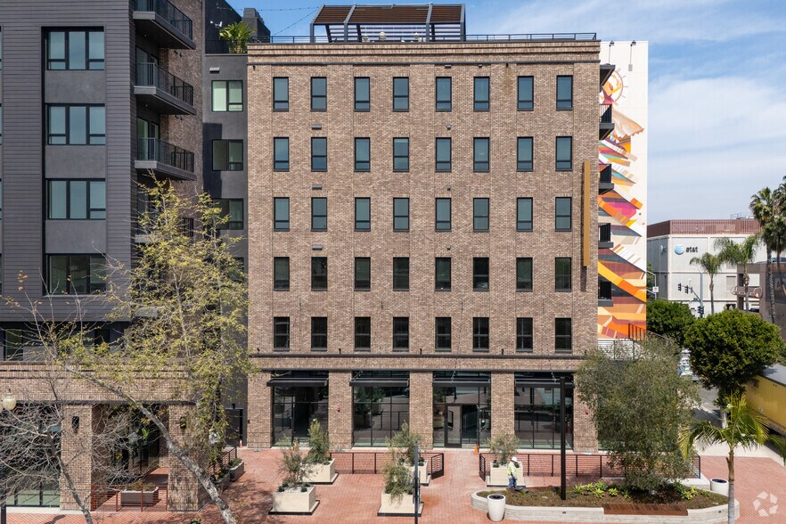 More Photos Of 401 N Main St, Santa Ana Apartments For Lease