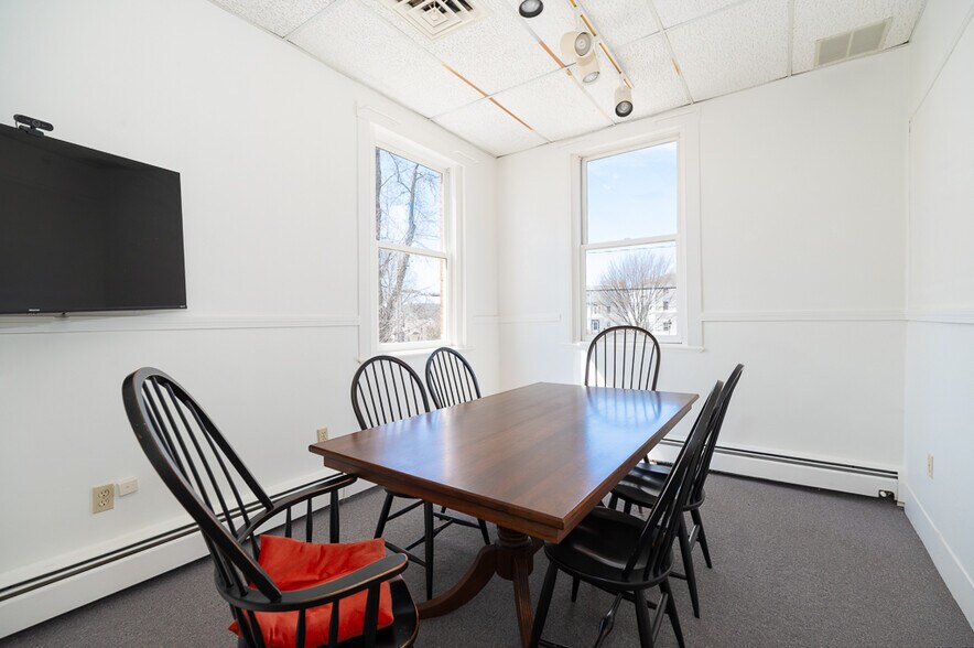 More Photos Of 29 N Main St, Ipswich Office For Sale