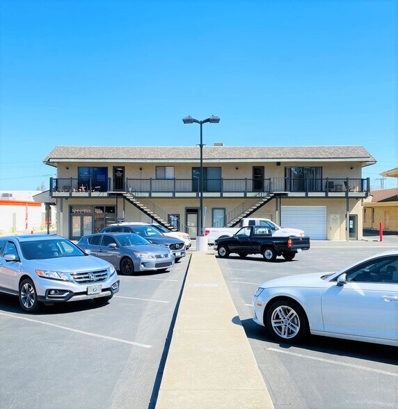 More Photos Of 12333 Saratoga Sunnyvale Rd, Saratoga Storefront Retail Office For Lease