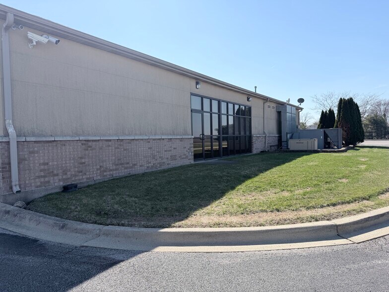 More Photos Of 150 N Prairie View Dr, Manteno General Retail For Sale