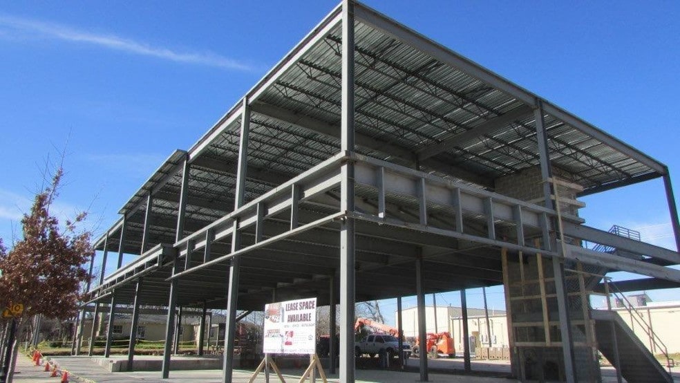 More Photos Of 409 N Oak St, Roanoke Storefront Retail Office For Lease