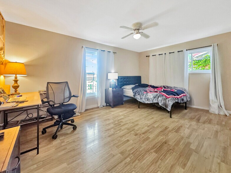 More Photos Of 7736 Sugar Dr, Huntington Beach Apartments For Sale