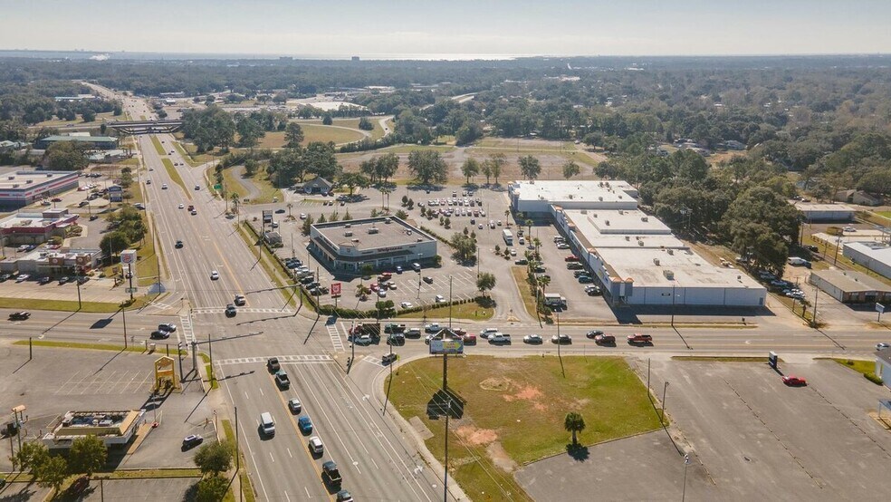 More Photos Of 4455-4497 Mobile Hwy, Pensacola Unknown For Lease