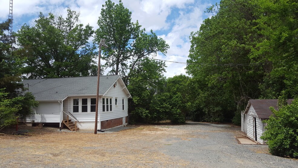 More Photos Of 3521 Monroe Rd, Charlotte Showroom For Lease