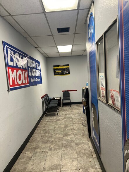 More Photos Of 226 Q St, Sacramento Auto Repair For Lease
