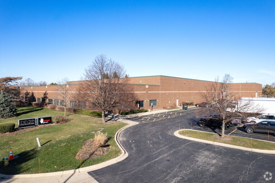 More Photos Of 950-990 Corporate Woods Pky, Vernon Hills Unknown For Lease