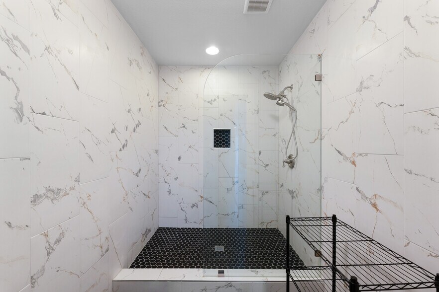 More Photos Of 715 N Medford Rd, Brownsville Lodge Meeting Hall For Lease