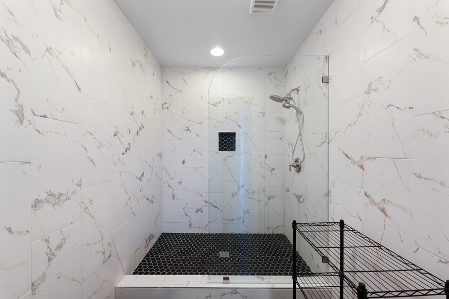 More Photos Of 715 N Medford Rd, Brownsville Lodge Meeting Hall For Lease