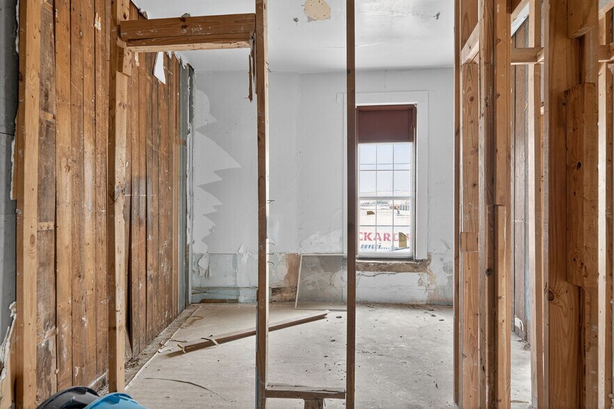 More Photos Of 1425 S Flores St, San Antonio General Retail For Sale