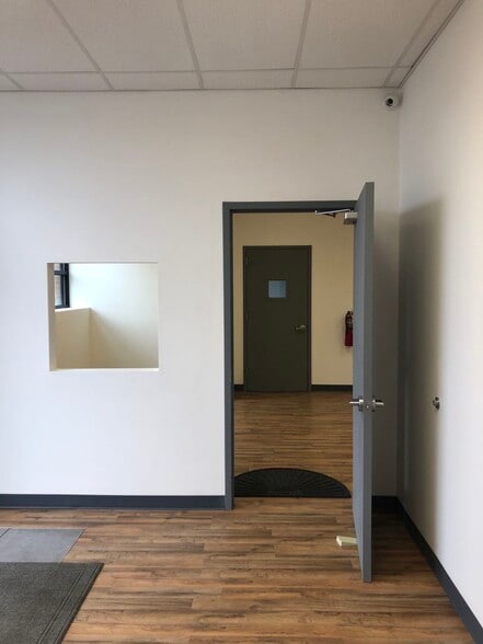 More Photos Of 746 Gotham Pkwy, Carlstadt Warehouse For Lease
