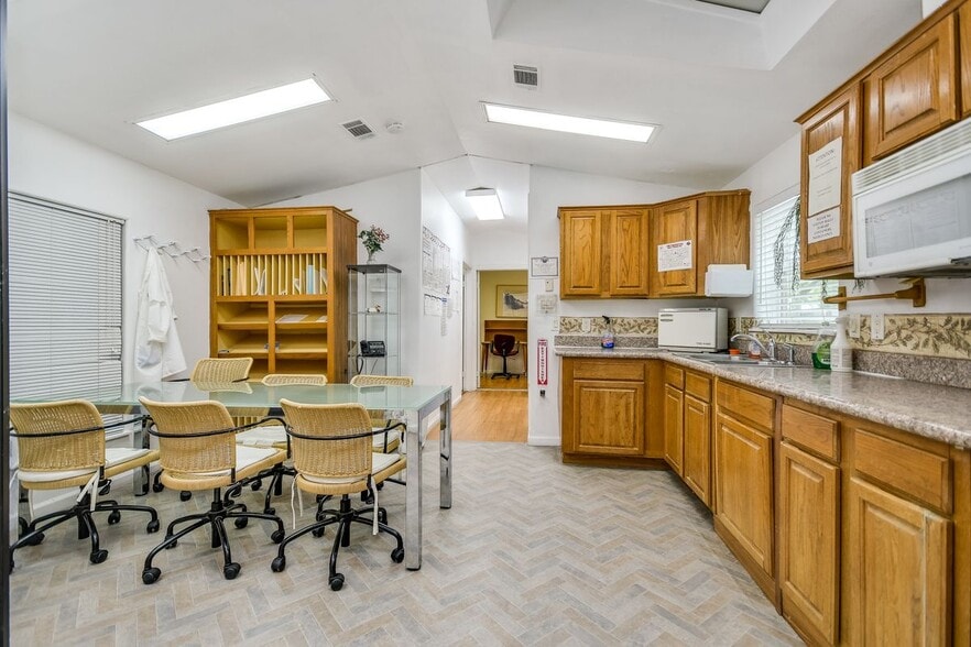 More Photos Of 1707 Fortview Rd, Austin Medical For Sale