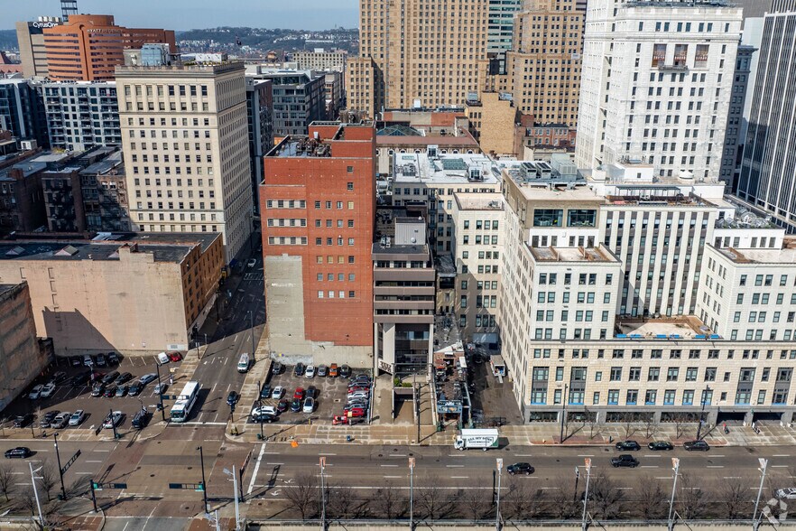 More Photos Of 30 W 3rd St, Cincinnati Office For Lease