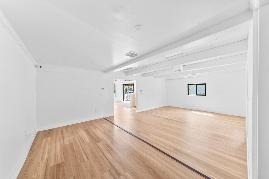 More Photos Of 5870 E Naples Plz, Long Beach Storefront For Lease