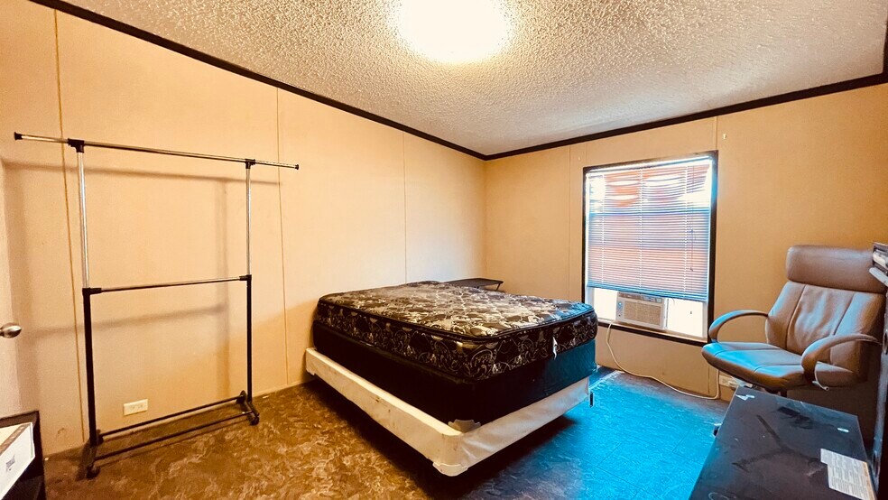 More Photos Of 5550, Odessa Warehouse For Sale