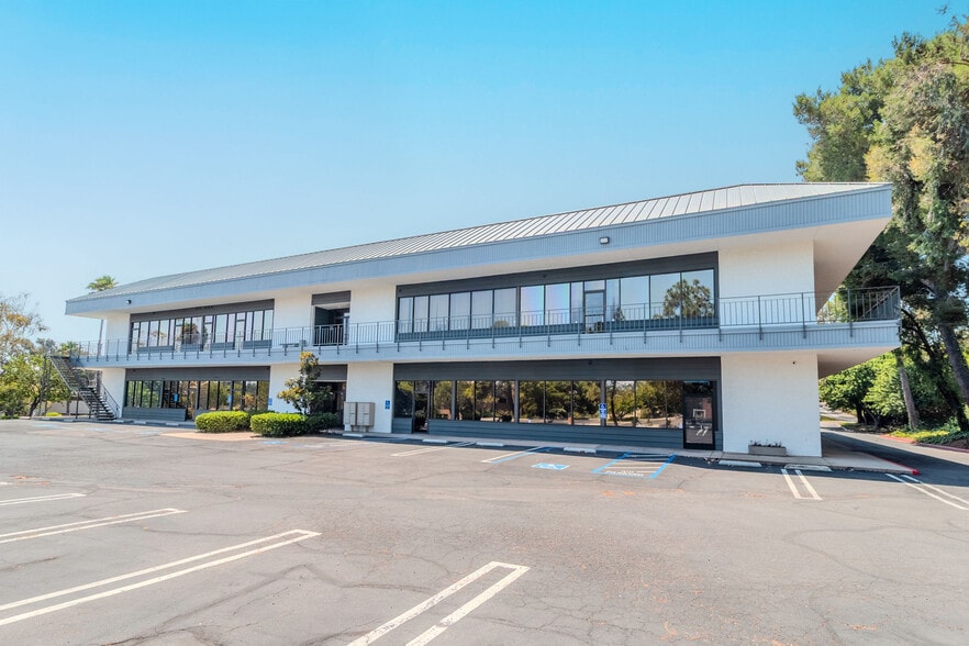 More Photos Of 161 Thunder Dr, Vista Medical For Lease