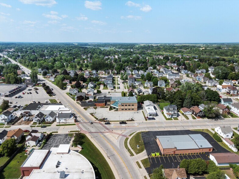 More Photos Of 2205 Forest Ave, Two Rivers Office Residential For Sale