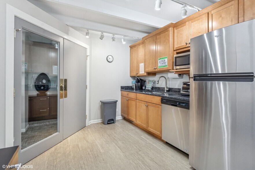 More Photos Of 660 LaSalle Pl, Highland Park Loft Creative Space For Sale